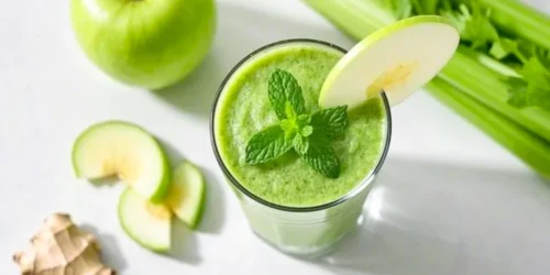 Erfrischender Sellerie-Detox-Smoothie mit Kokosnote